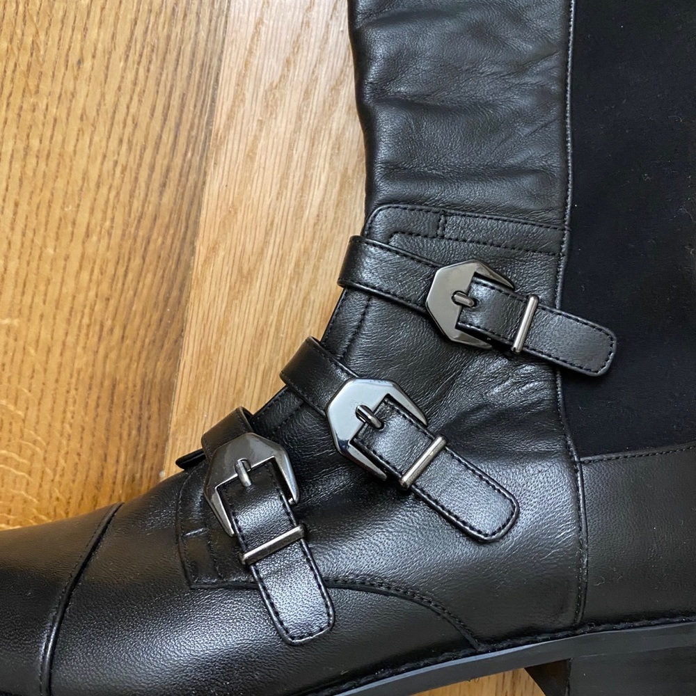 Stuart Weitzman - Picture 2 of 3